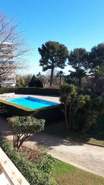 Appartement 2 pièces dans résidence avec parc et piscine - Image 1