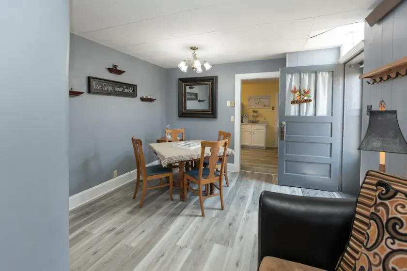 Cozy Apartment & Deck 1/2 Min. from Mississippi River & National Eagle Center. - Image 1