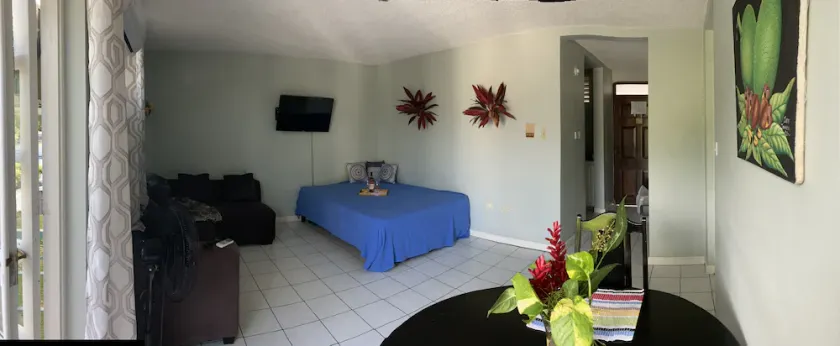 Lovely condo w/beach access - sleeps 5 guests - Image 1
