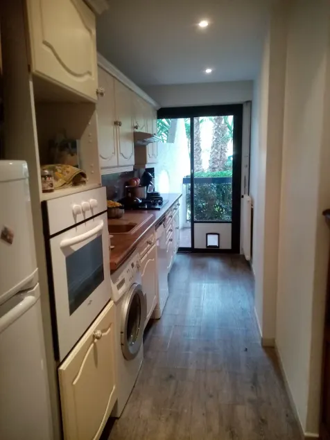 Apartment in beautiful residence with swimming pool. Pets allowed. - Image 1