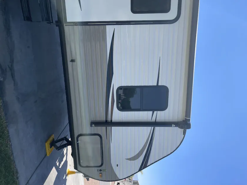 Travel trailer - Image 1