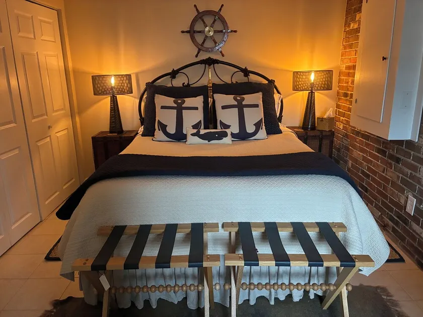 Riverbed, Romantic Waterfront Suite, walk to town<br><br> - Image 1