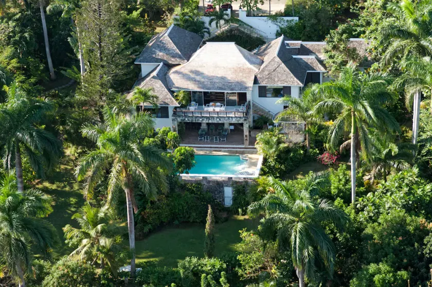 4 bedroom Villa with private pool - Image 1