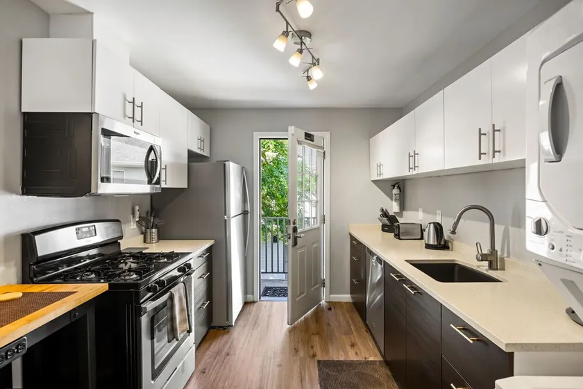 (BC1bL) Cute Condo, Walkable to Midtown, 1 Block from MARTA - Image 1