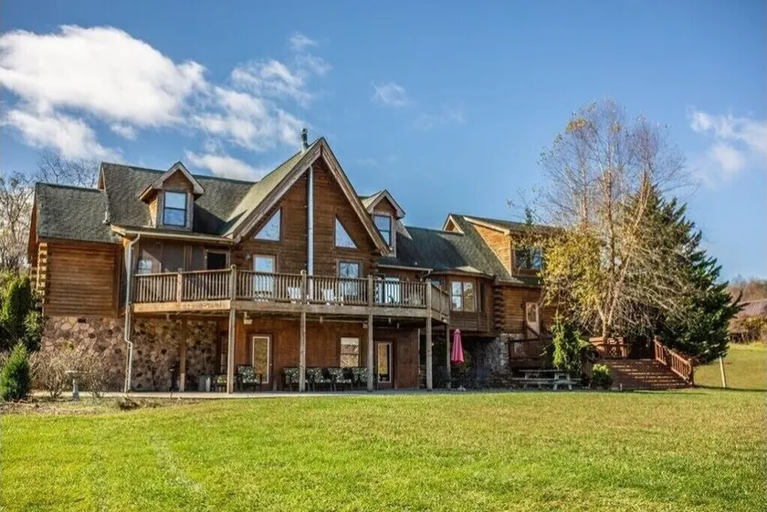 Claytor Lake waterfront, near Blacksburg, VT, RU, Blue Ridge and more. - Image 1