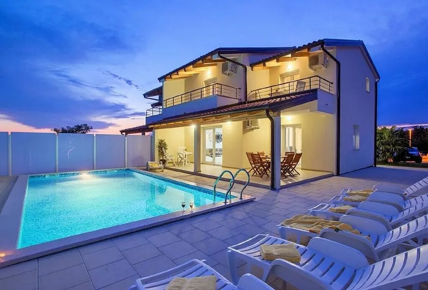 ** Eksklusiv 4 **** stjernede villa med pool i Umag ** - Image 1