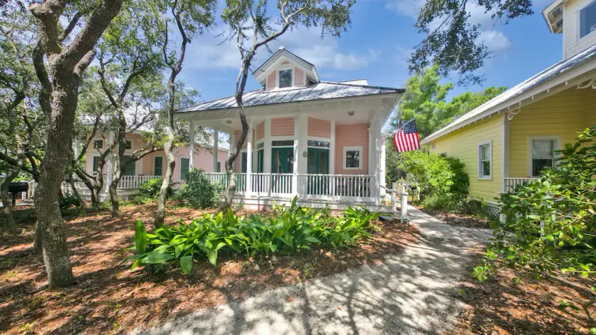 Seaside \"Frose Rose\" | 2 BR | Sleeps 6 | Private | Steps to Beach! - Image 1