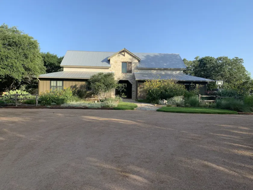 Dog-Trot-Haus auf 20 Hektar mit Pool und Spielzimmer. - Image 1