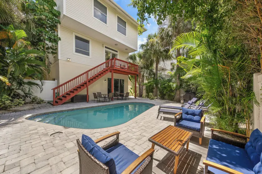 Steps to Beach. Shared Pool Pet/Family Friendly. Parking Incl. - Image 1