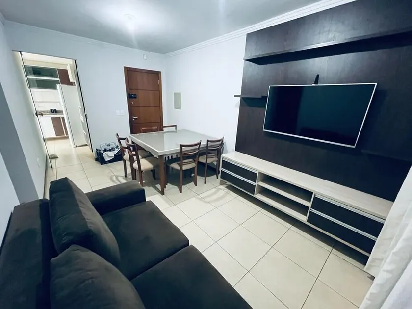 Great 2 Bedroom Apartment - Excellent Location - Image 1