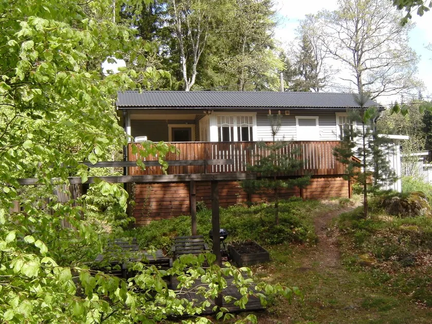 Cottage au bord du lac Örsjön avec une connexion Wi-Fi gratuite et son propre bateau à rames privé - Image 1