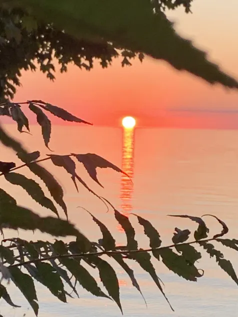 Lakeside Cottage w/ Private Beach and Sunset Views-Niagara - Image 1