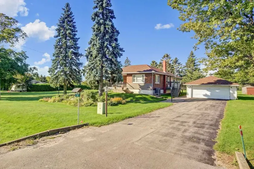 Peaceful & Cozy 3 Bedroom House In Newcastle, ON - Image 1