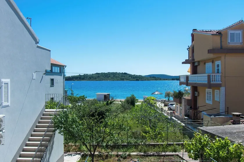 Apartamento vacacional con terraza y barbacoa | Vistas al mar - Image 1