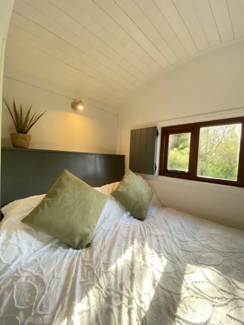 Shepherds Hut Classic Lake View - Image 1