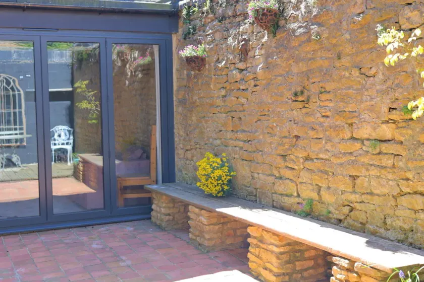 Charming Two Bedroom Cottage in Chipping Norton - Image 1