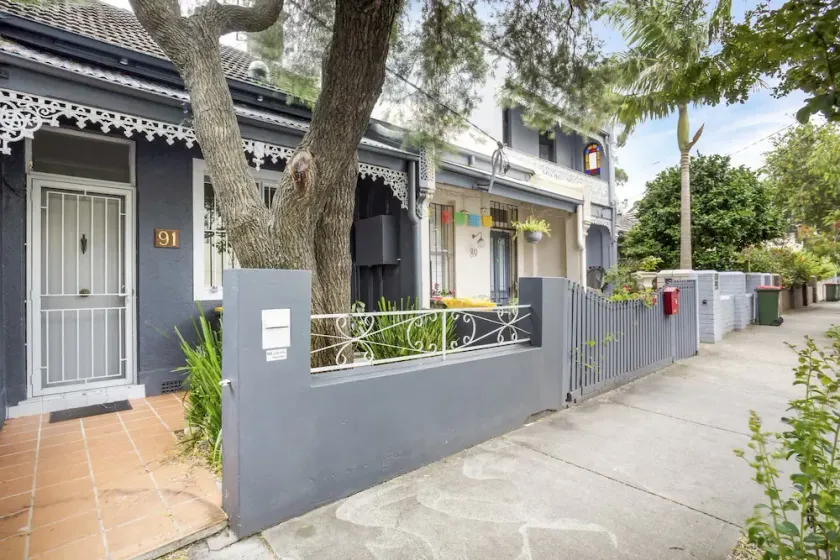 Comfortable Terrace in Central Location - Image 1