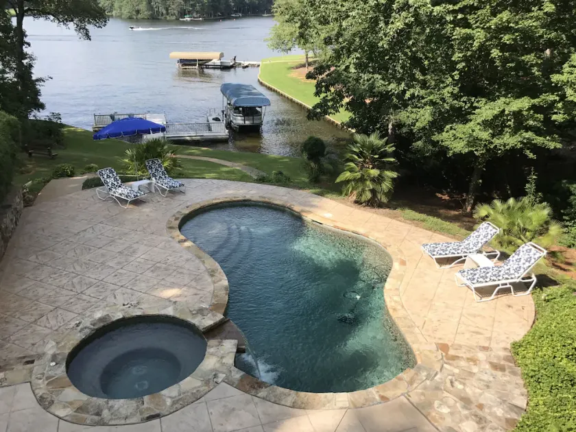 Entzückende Oase am See am Oconee mit privatem Pool und Dock in voller Größe. - Image 1