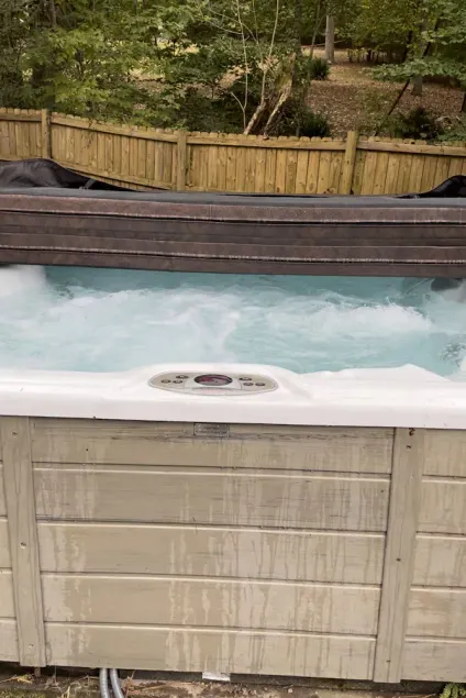 The Lake Life Retreat with Hot Tub - Image 1