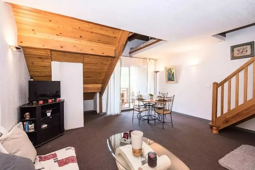 Appartement duplex 6 personnes Saint Lary village WIFI GRATUIT - Image 1