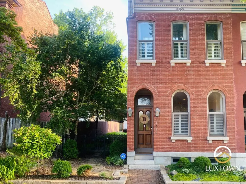 Elegant & Spacious 2BR Lafayette Square Home - Image 1