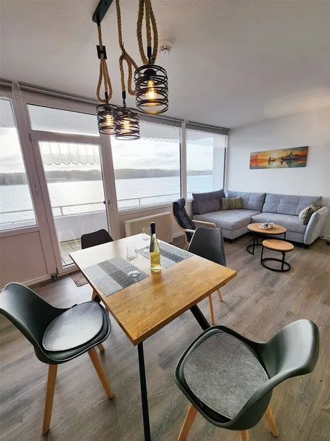 Completely renovated, modern apartment on the 3rd floor. - Image 1