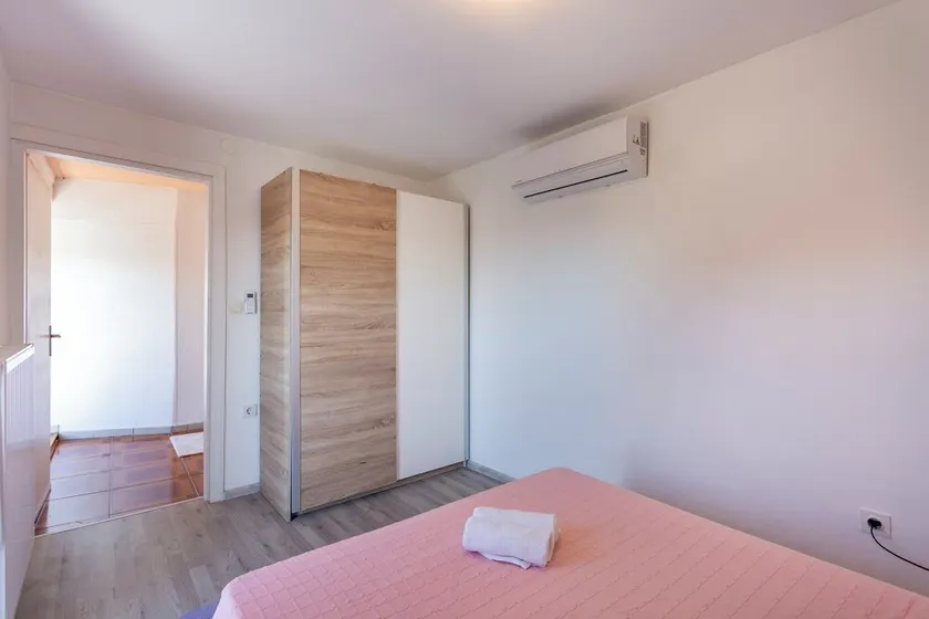 Holiday Home Cadjo With Pool - Image 1