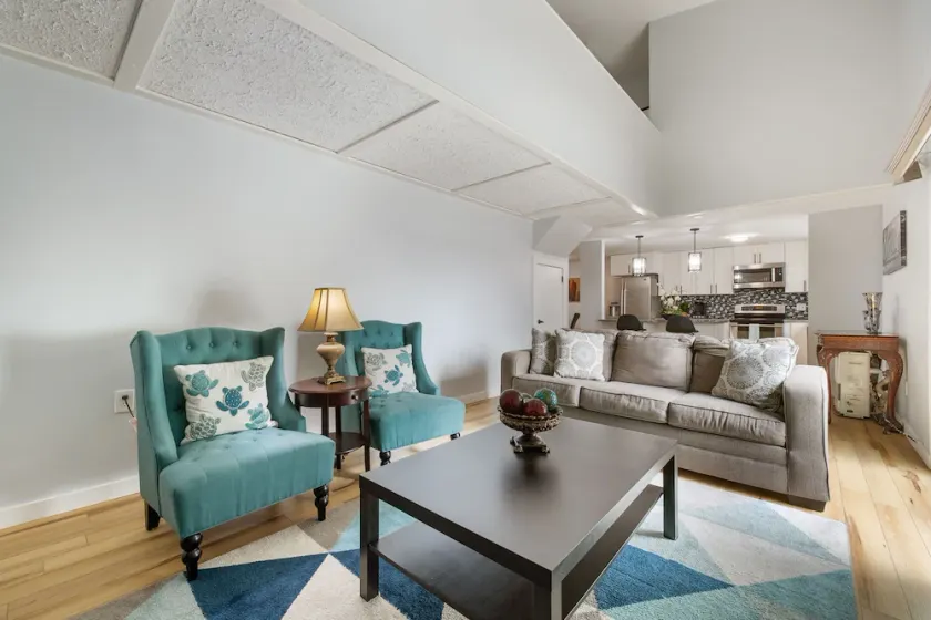Cozy newly remodeled home close to major amenities  in Connecticut a - Image 1