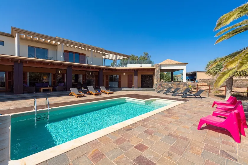 Casa Altanntes: Heated Pool, 4000m&sup2; garden - HomeForGuest - Image 1