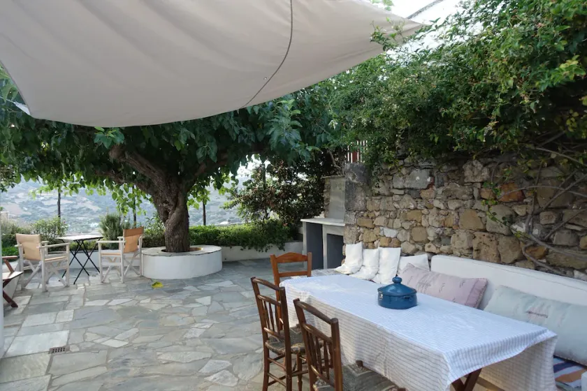 Lovely traditional  house in a greek island with garden - Image 1