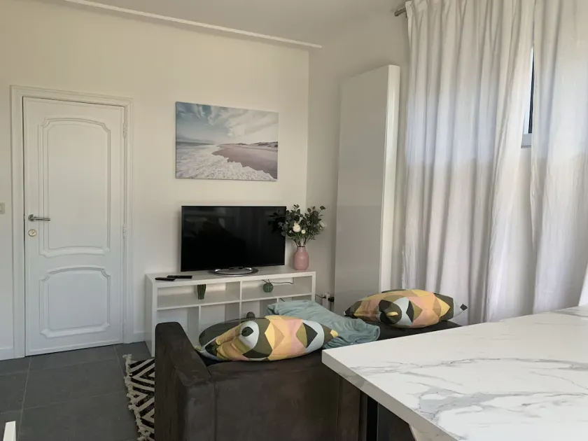 Appartement séparé avec parking dans villa - Image 1