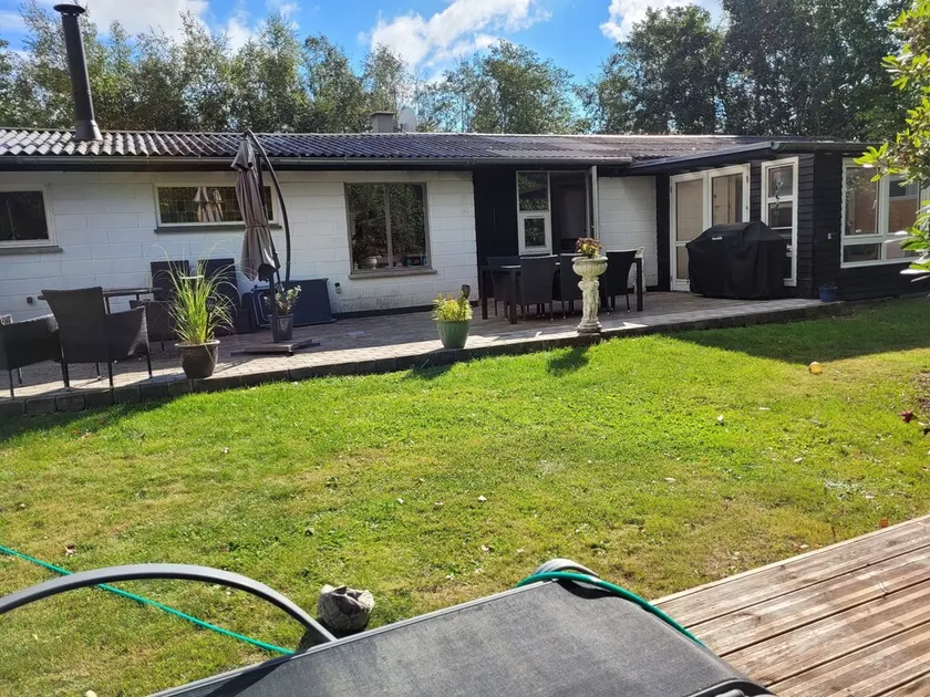 Lovely holiday home with spa and hot tub outside - Image 1
