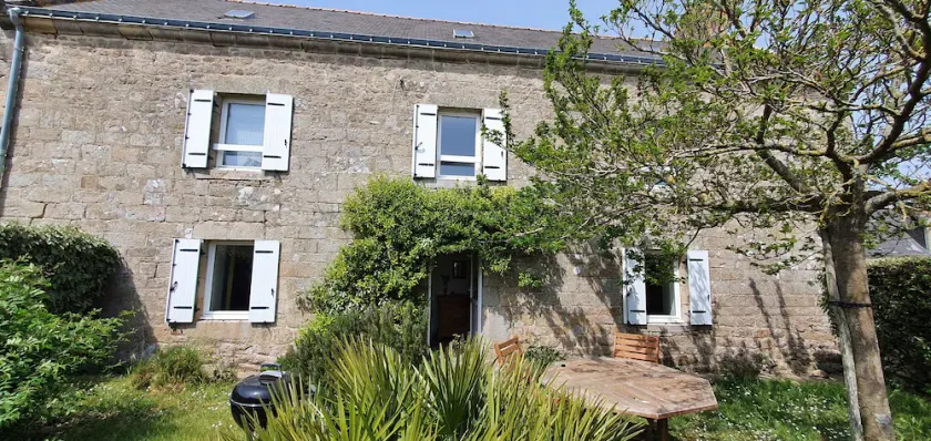 17th-century farmhouse with large wooded park - quiet and charming, walking distance to town center and port - Image 1