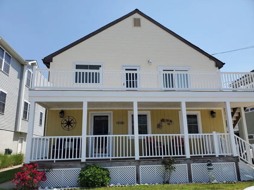 3 BR 2 Bath with yard and porch 1 Block to Harbor and 10 Min. Walk to Boardwalk - Image 1