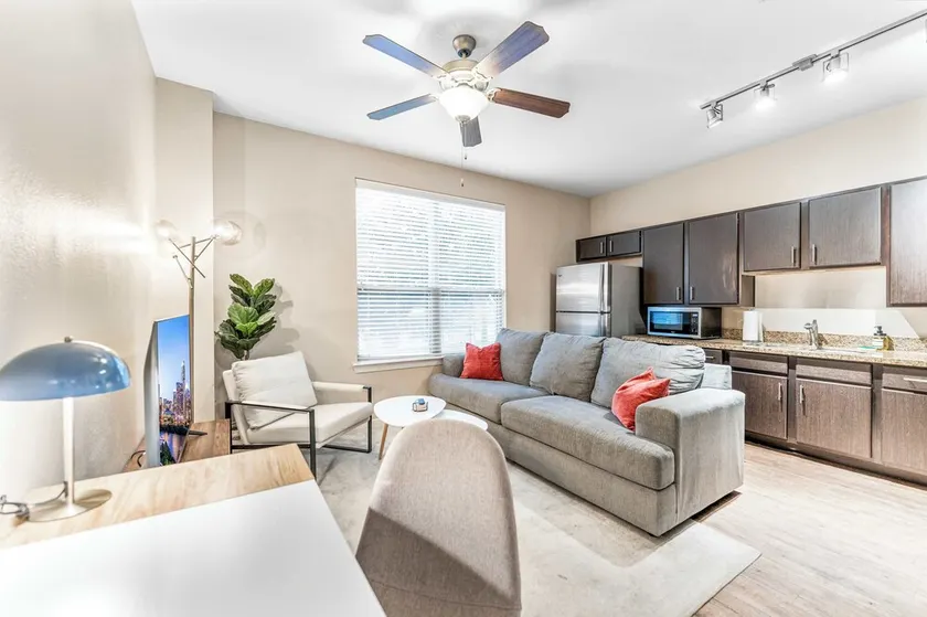 Cute SoCo 1BR King Suite w/ GymPickleballLaundry - Image 1
