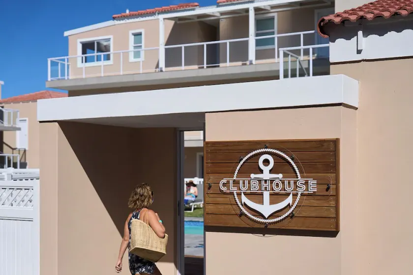 Harbour Club - Image 1