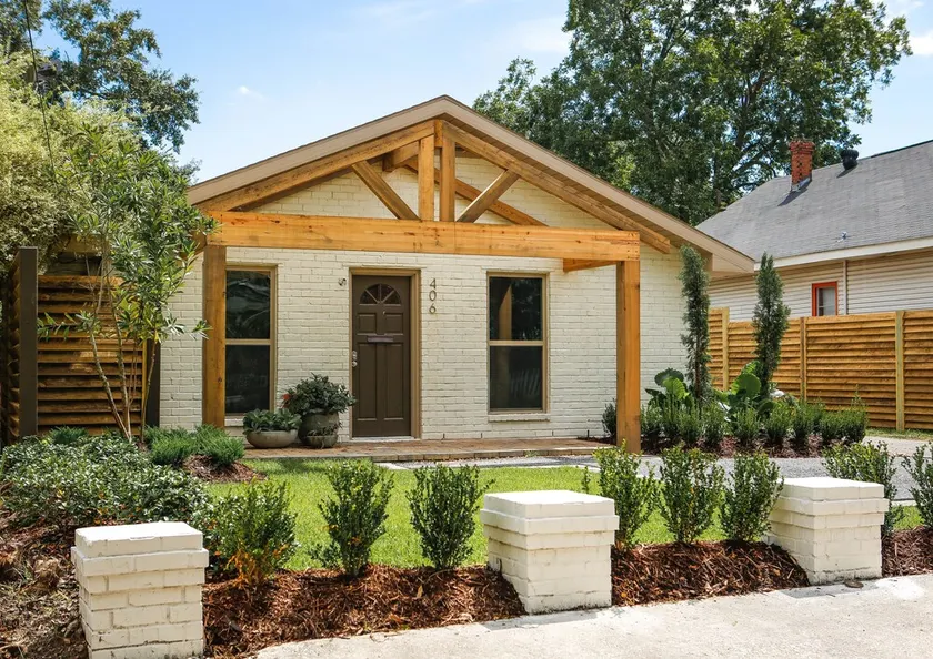 Modern Corporate Home / 406 Peake Street - Image 1