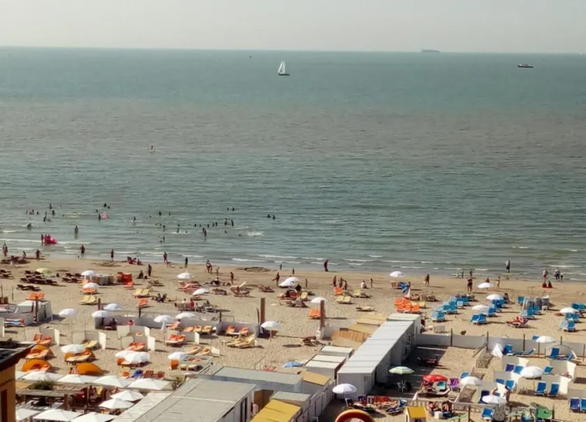 Appartment Blankenberge with front sea view - Image 1