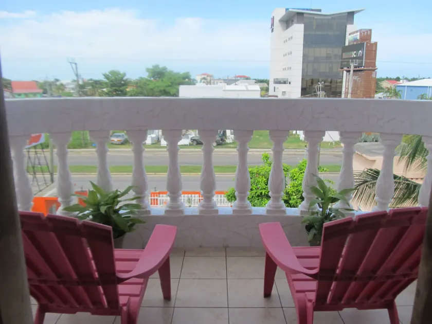 TWO DOBLEBEDS ROOM AT EASY INN BELIZE CITY - Image 1