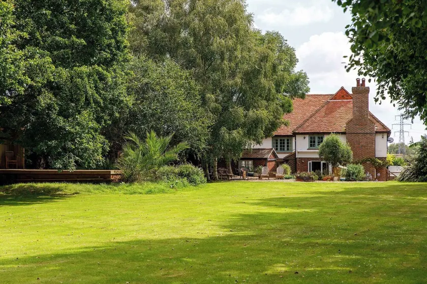 Tranquil Luxe in Country Cottage - Image 1