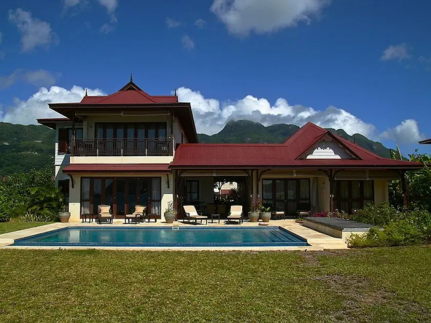 Stylish decorated 03 bedrooms villa with pool and views on the Ocean - Image 1
