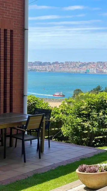 “Modernes Haus mit spektakulärem Blick auf die Santander Bucht” - Image 1
