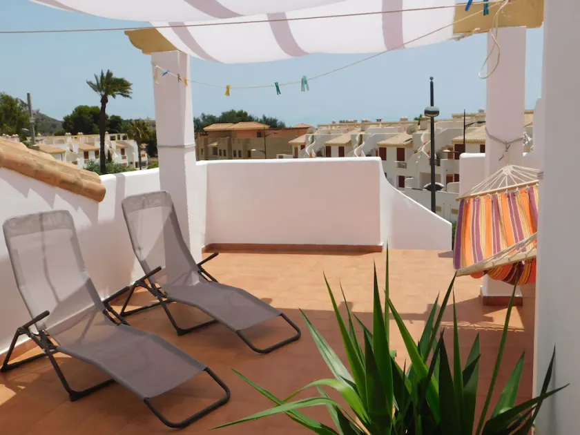 Privat takterrass, A/C, wifi, pool, garage, promenadavstånd till strand - Image 1