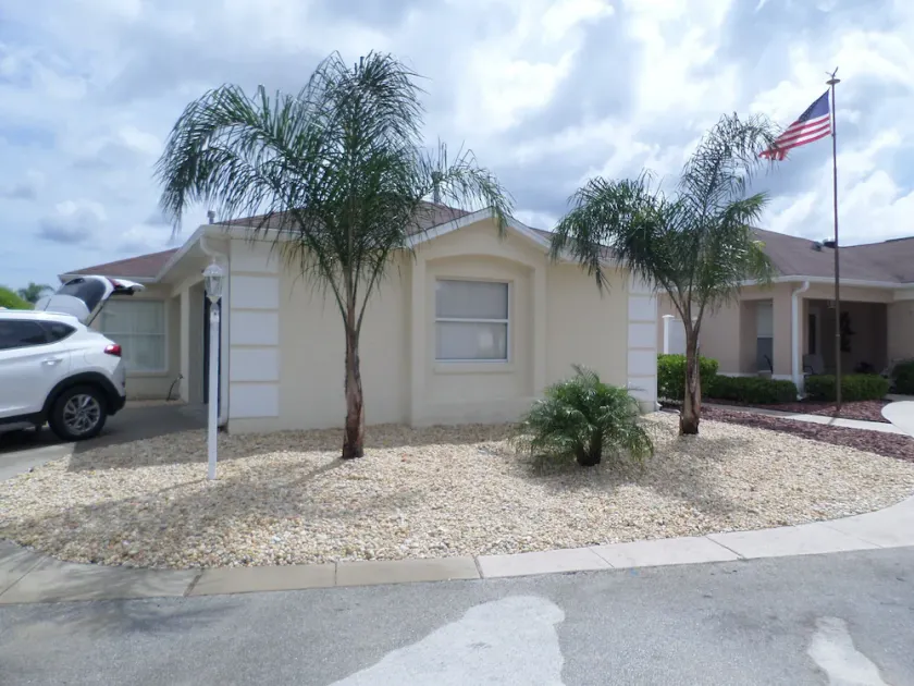 Lovely 2 Bed/ 2 Bath Courtyard Villa and great location! - Image 1