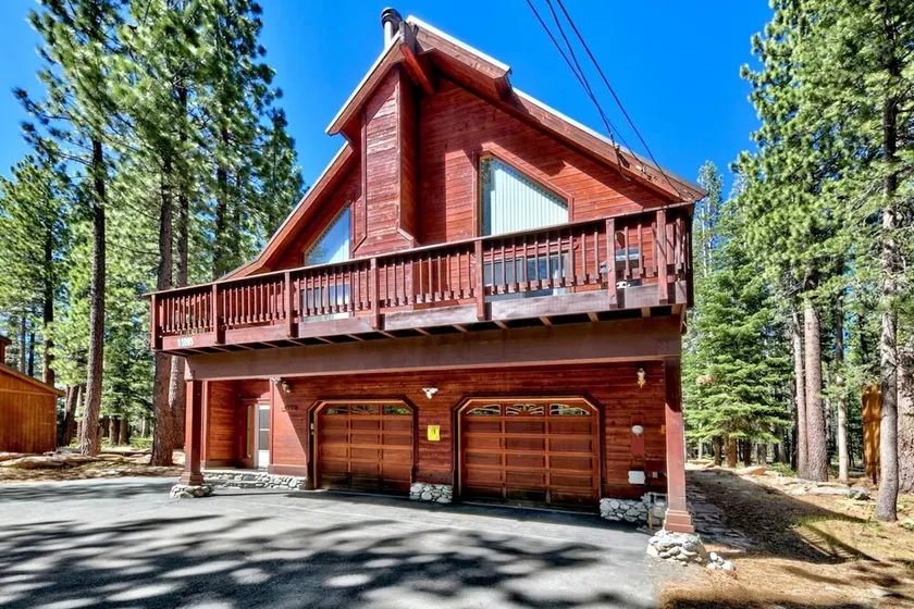 11 Beds, Walk to Pool and Hot Tub, Game Room - Image 1