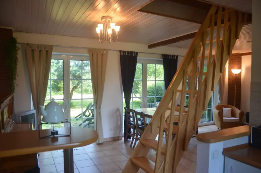 Bright, sunny house in a quiet location - Image 1