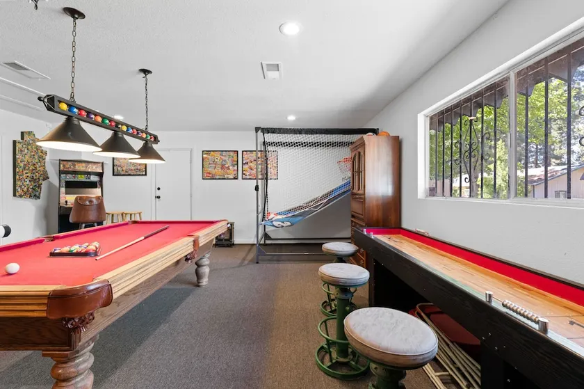 Fox & Swan Chalet - Beautiful ranch style home with Hot Tub and a Game Room with Arcade Games! - Image 1
