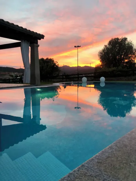 * VILLA LUCA * PRIVATEM SALZWASSERPOOL UND GARTEN * Nahe am Meer * Parkplatz * - Image 1