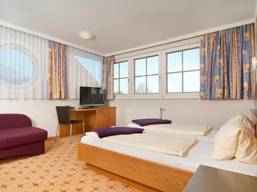 Hotelzimmer-suite Premium \"bed&breakfast\" - 3-5 - Erlebnis-hotel Appartements Pirker - Image 1