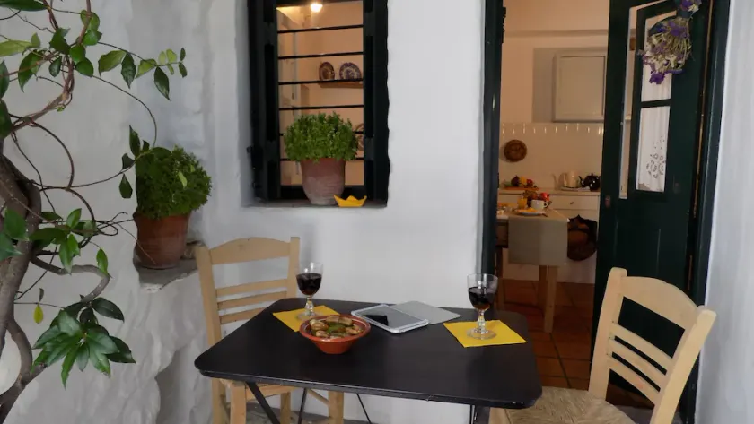 Jasmine House in the heart of Chora of Skyros, can accommodate 3 to 4 people - Image 1